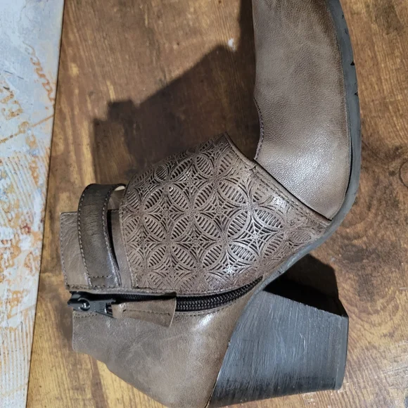 Miz Mooz Dale Ankle Boots. Distinctive Brown Patterned Cross Over Strap. - Picture 6 of 8